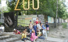 7.8. Před vstupem do ZOO Olomouc