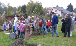 Výsadba stromů v zahradě Domova Simeon (10)