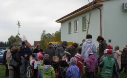 Výsadba stromů v zahradě Domova Simeon (16)