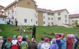Výsadba stromů v zahradě Domova Simeon (2)