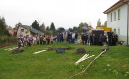 Výsadba stromů v zahradě Domova Simeon (4)